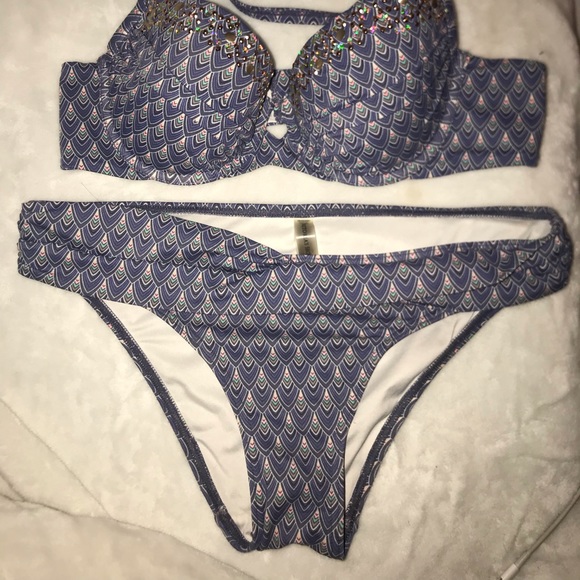 Bikini - Picture 2 of 3